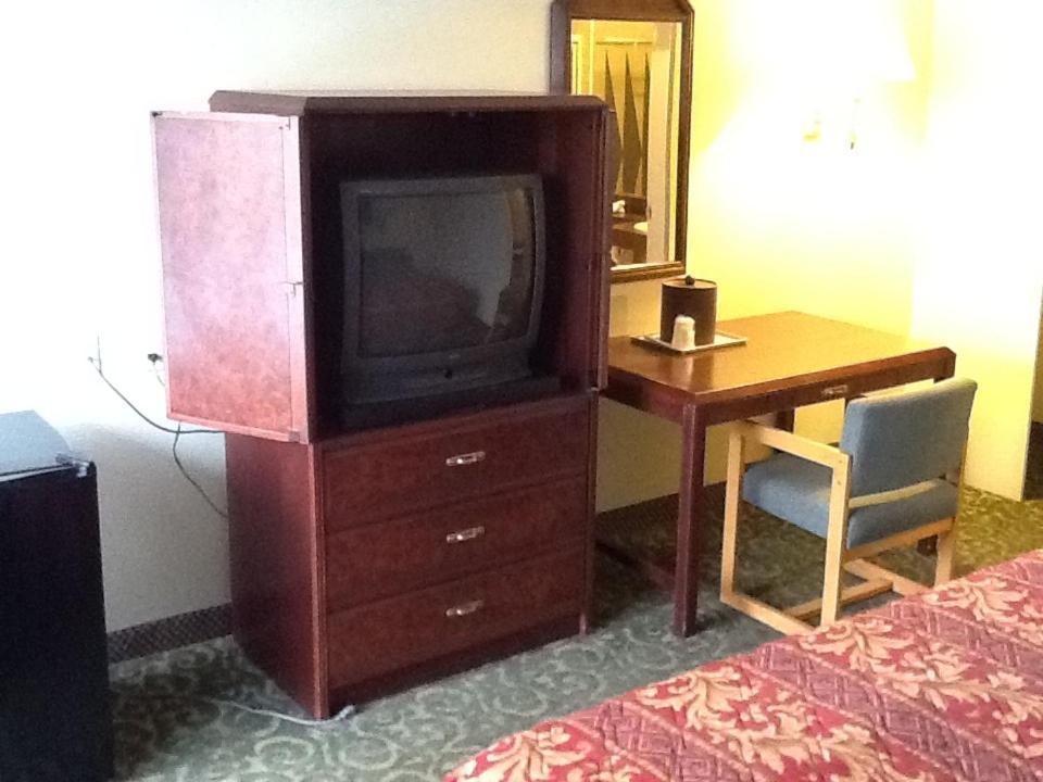 Regency Inn And Suites 鲍德温公园 外观 照片