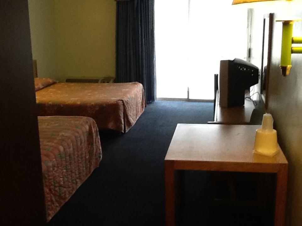 Regency Inn And Suites 鲍德温公园 外观 照片