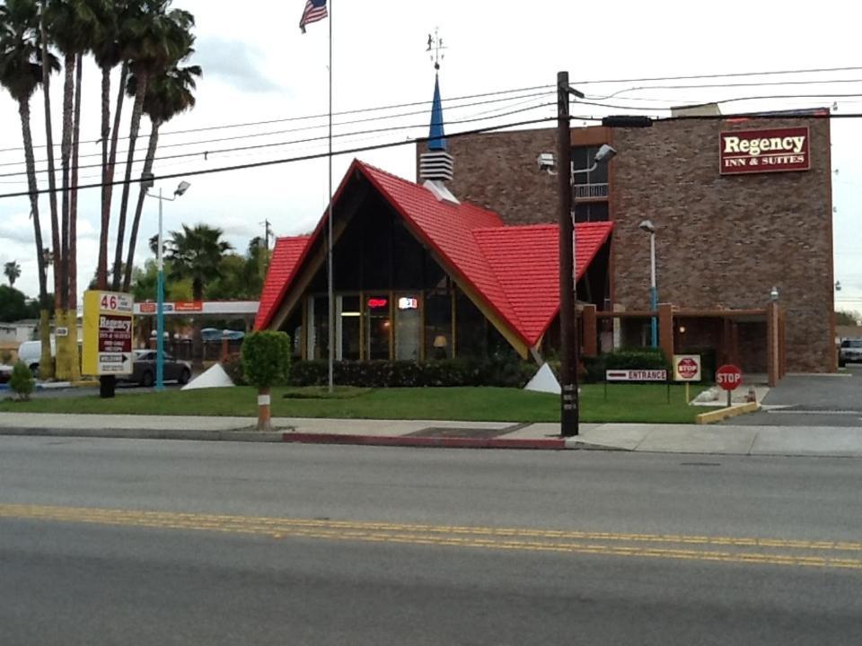 Regency Inn And Suites 鲍德温公园 外观 照片