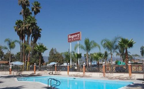 Regency Inn And Suites 鲍德温公园 外观 照片