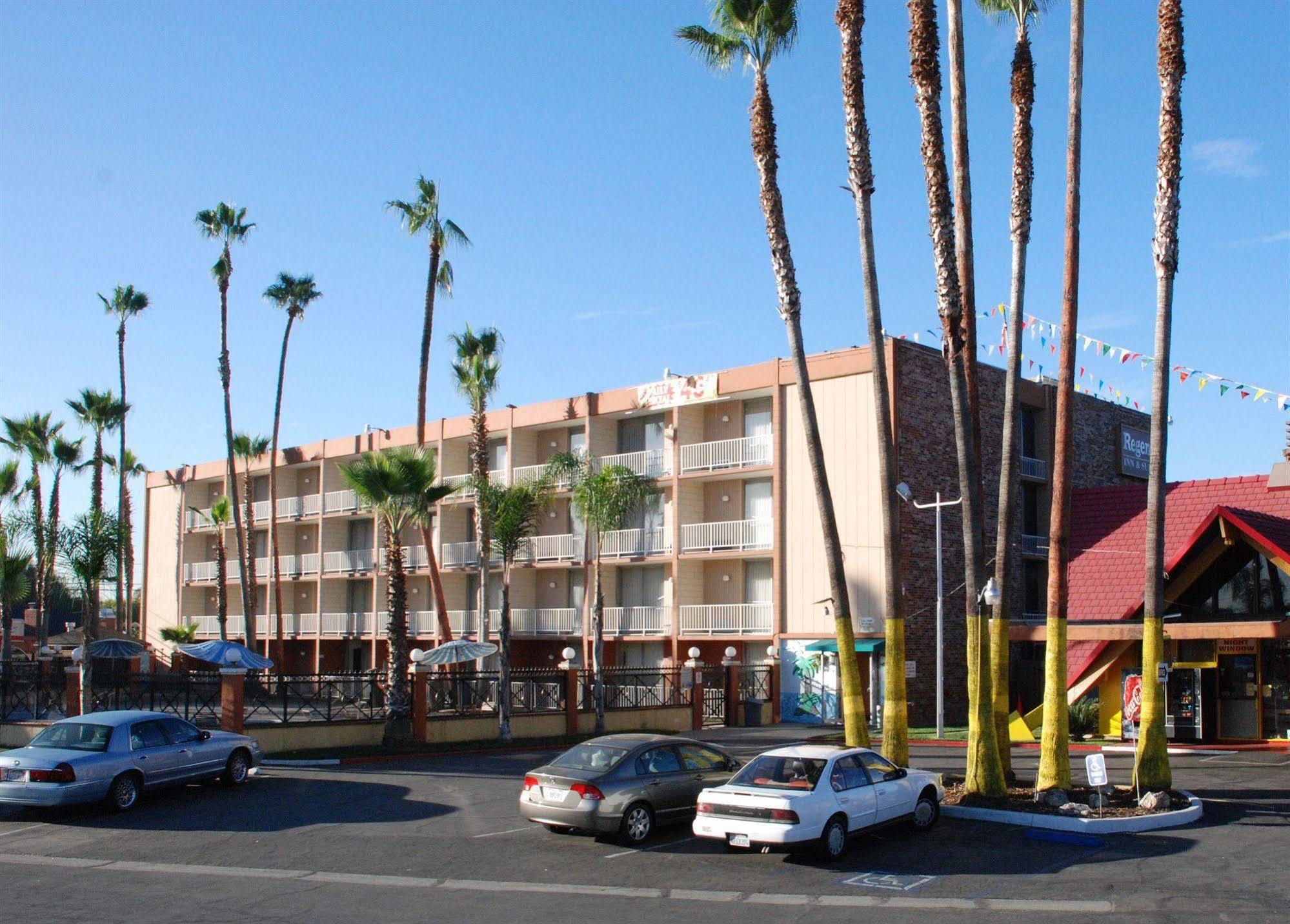 Regency Inn And Suites 鲍德温公园 外观 照片